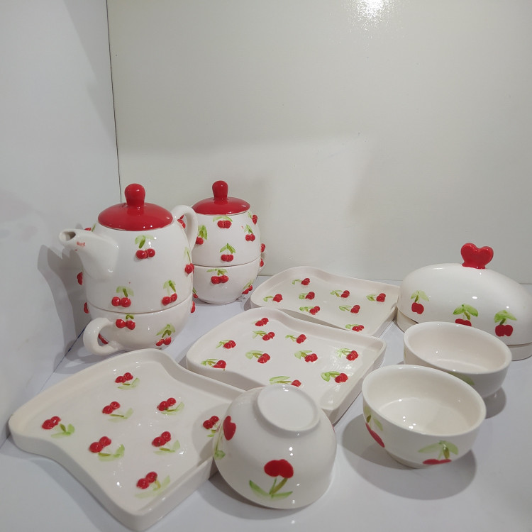 سرویس صبحانه خوری آلبالویی برجسته