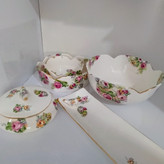 سرویس پذیرایی گل رز هفت رنگ مزین به لاستر طلا (ضمانت ارسال )