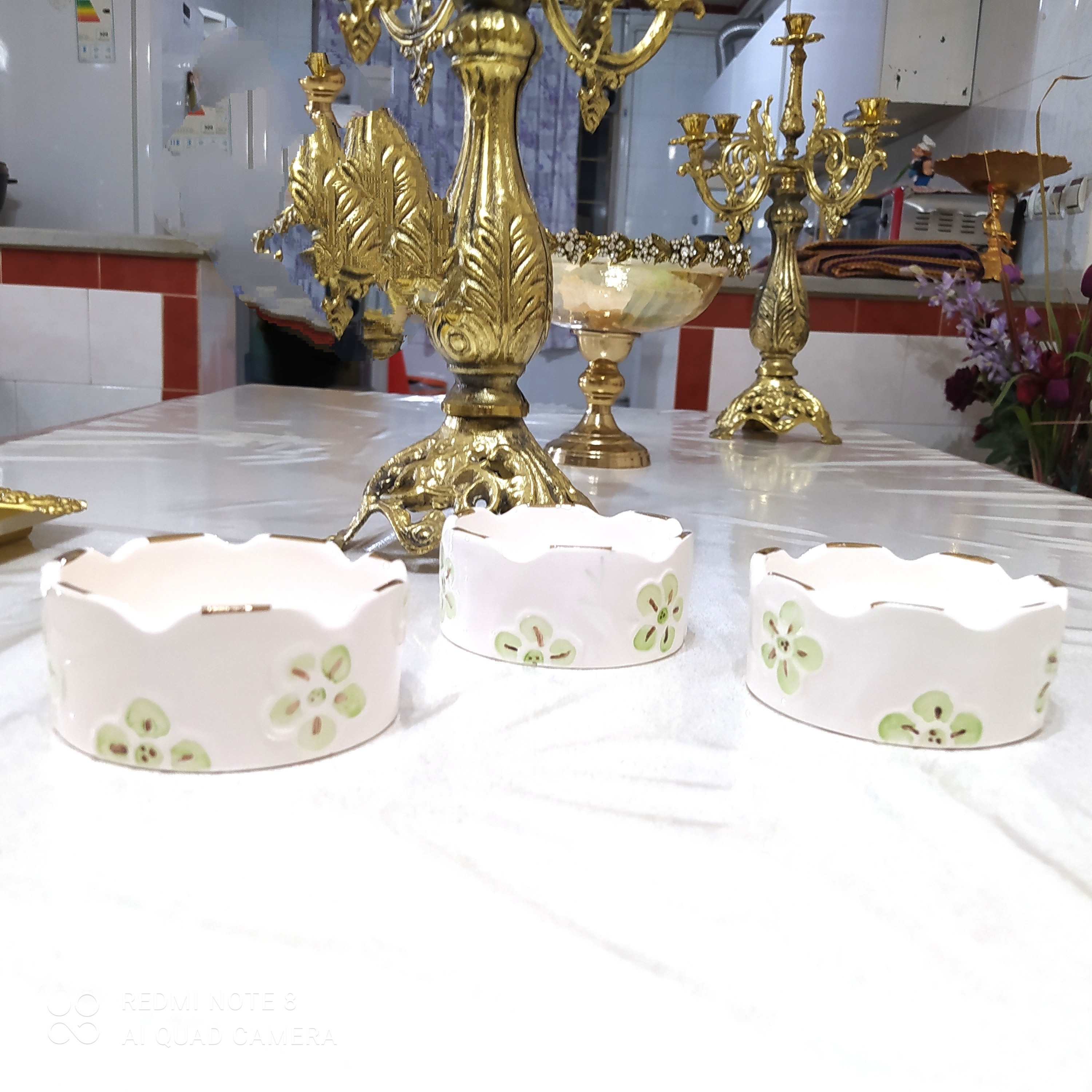 پیاله گل برجسته لبه طلا یی 6عدد (پس کرایه ، ضمانت ارسال)